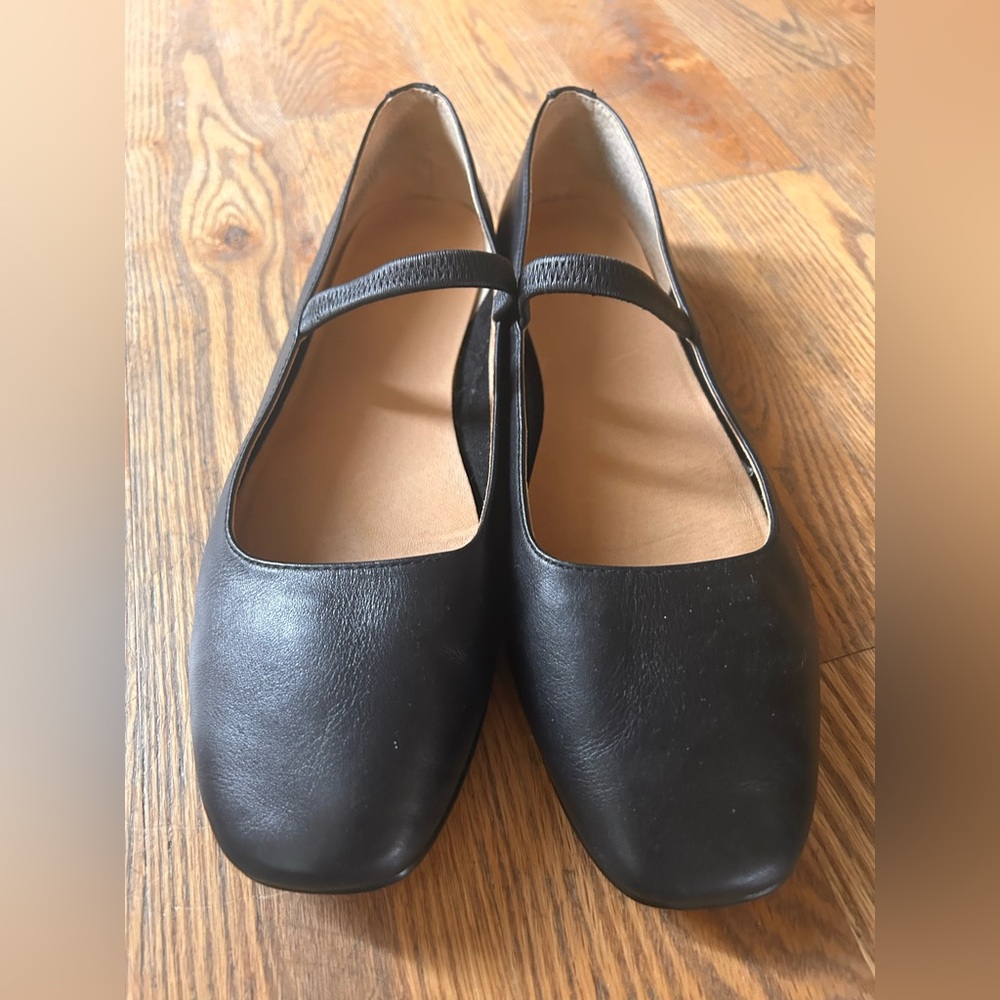 Madewell Black Flats - Picture 6 of 14